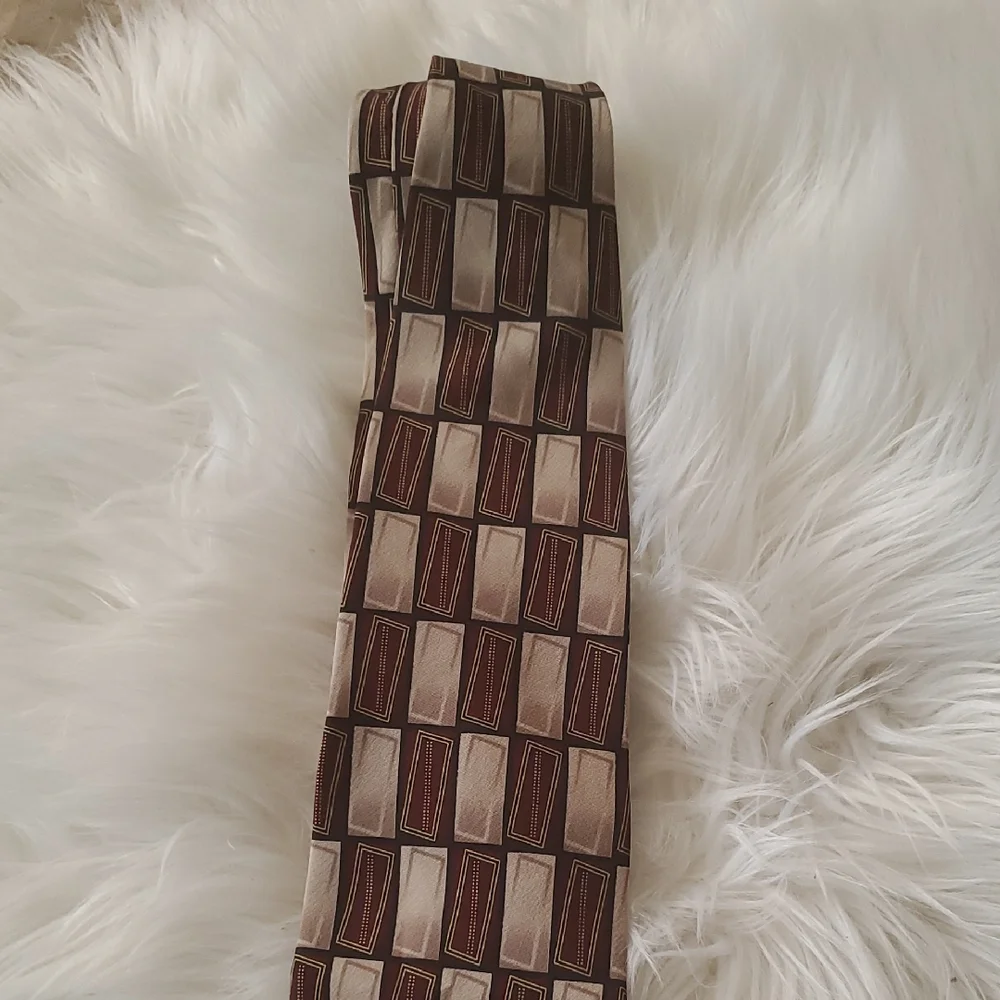 Croft & Barrow Rectangular Pattern Tie in Brown and Cream 100% Silk